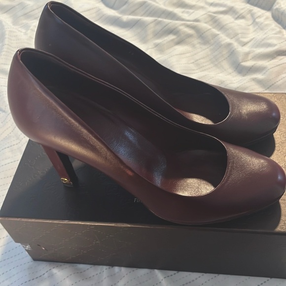 Authentic Gucci Nappa Charlotte Scarlatto Pumps - Picture 1 of 13